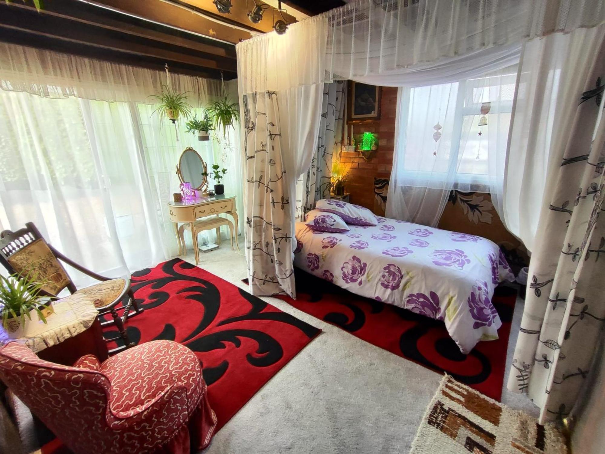 Jacaranda Bed & Breakfast East Grinstead Bagian luar foto
